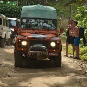 Passeio de Jeep - oferta em Paraty - visita as cachoeiras e Alambique