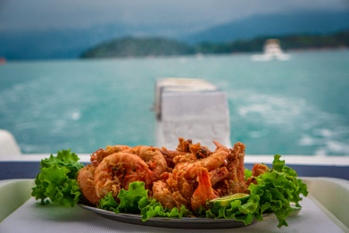 almoço_escuna_passeio_Paraty